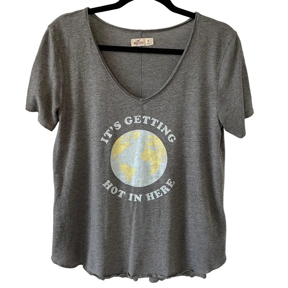 Hollister Graphic V Neck Short Sleeve Tee Size Medium It’s Getting Hot In Here